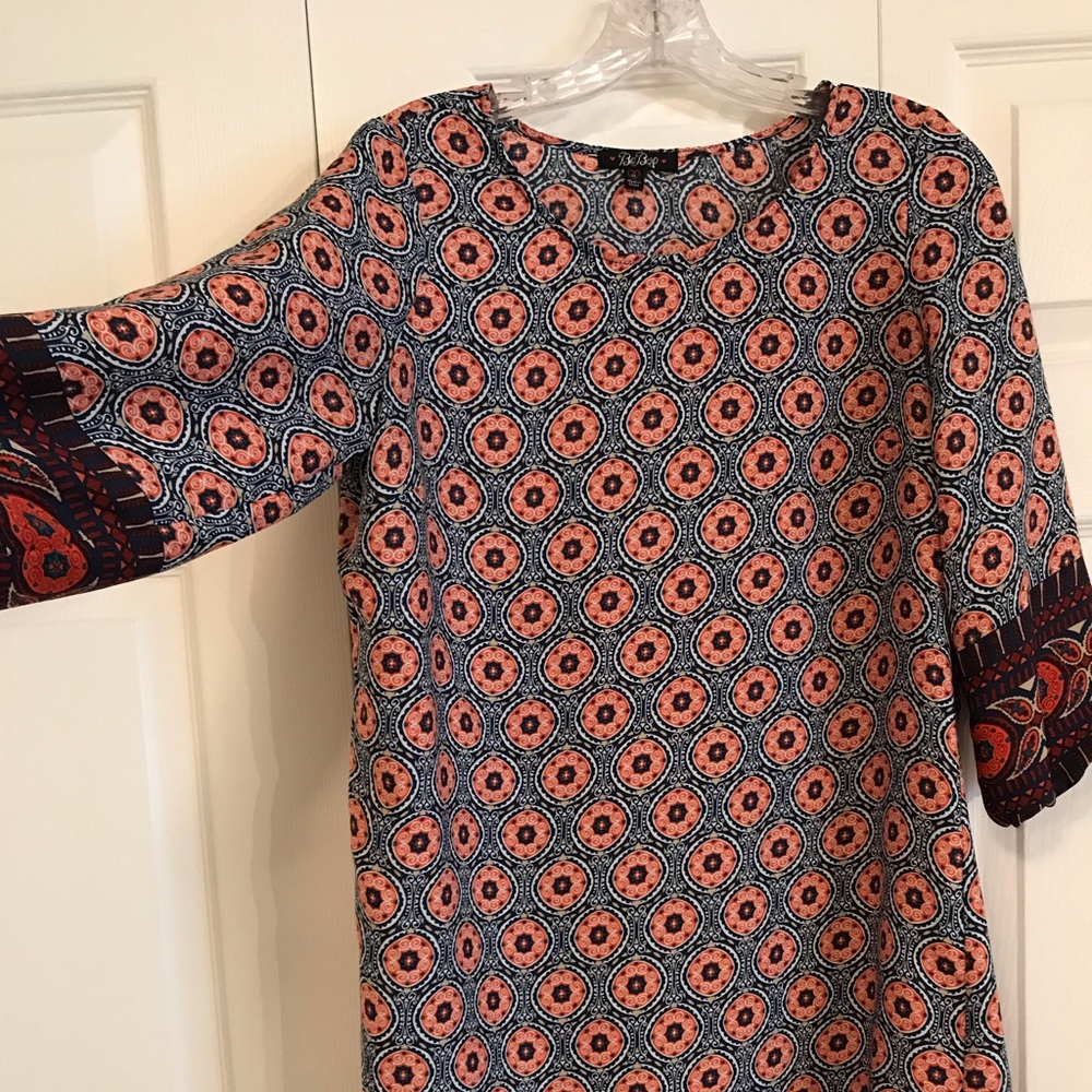 Beautiful lightweight tunic size medium fits 8